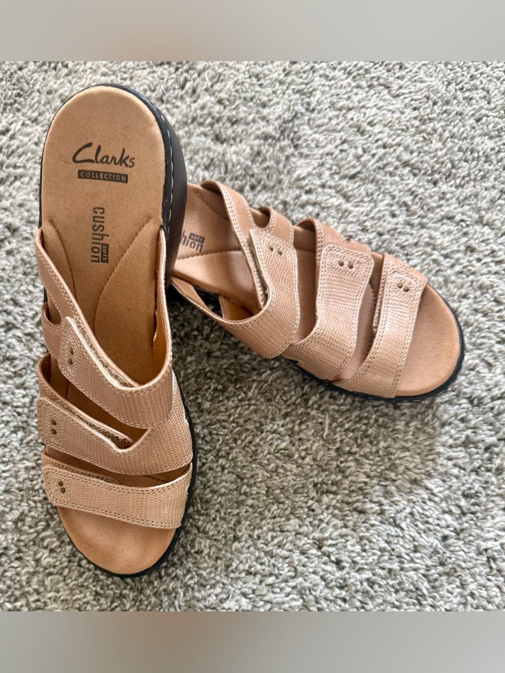 NWOT Clarks Women's Triple-Adjustable-Strap Slide Sandal in Light Tan (Size 6.5)